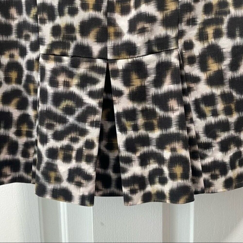 Ann Taylor Cheetah Print Pencil Skirt Size 6 - Picture 5 of 13
